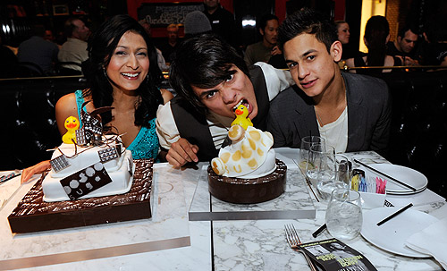 Twilight_Actors_with_Birthday_Cakes