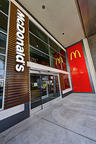 Metro_McDonalds_exterior_001