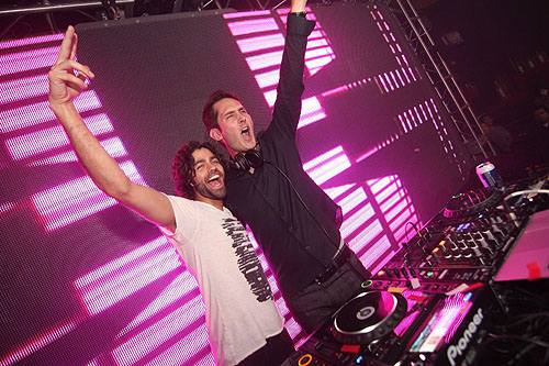 Adrian_Grenier_with_Instagrams_Kevin_Systrom_in_the_DJ_booth_at_Rain_Nightclub_9.29.12