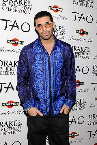 Drake_celebrates_his_birthday_at_TAO_with_MARTINI_Moscato_dAsti_red_carpet
