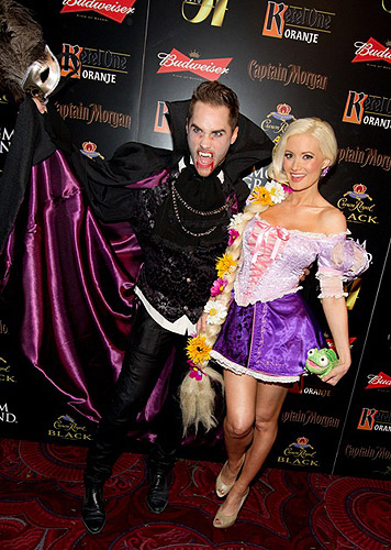 Holly_Madison_and_Josh_Stickland_on_carpet_at_Studio_54_Las_Vegas_10.29.11