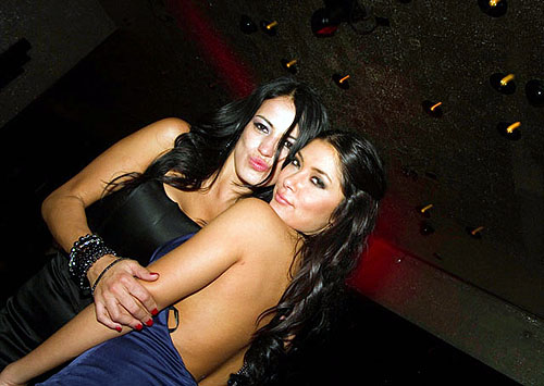 Arianny_Celeste_right_and_friend