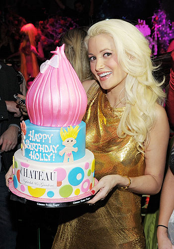Holly_Madison_with_her_troll_themed_birthday_cake