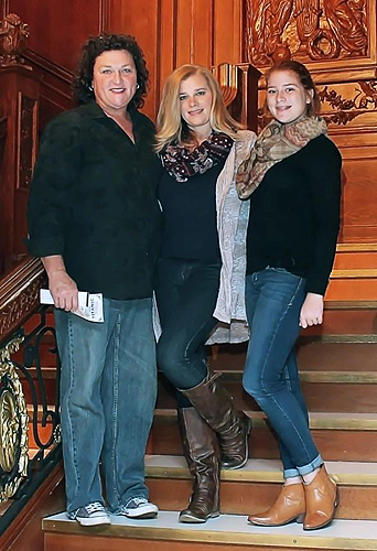 Dot-Marie-Jones-and-family-on-the-Grand-Staircase-at-Titanic-The-Artifact-Exhibition-588