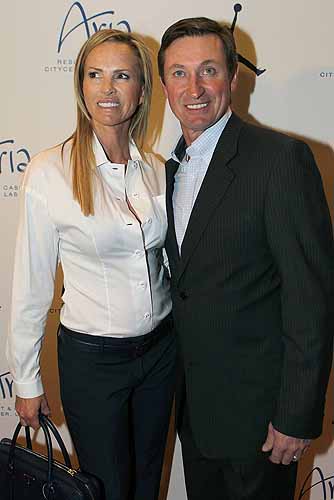 Janet_Jones-Gretzky_and_Wayne_Gretzky_at_MJCIs_Welcome_Reception_at_ARIA_Resort__Casino