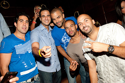 Tony_Parker_center_with_friends_at_LAVO