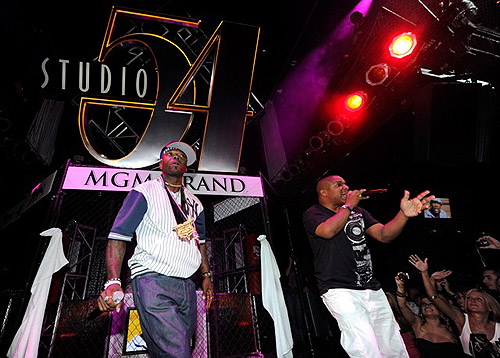 Naughty_by_Nature_performing_at_Studio_54