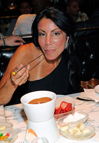 Danielle_Staub_with_chocolate_fondue