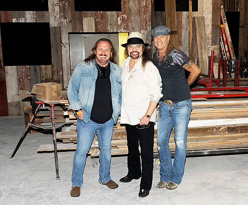 Johnny_Van_Zant_Gary_Rossington_and_Rickey_Medlocke_pose_for_picture_in_new_Las_Vegas_restaurant_Lynyrd_Skynyrd_BBQ__Beer_at_Excalibur_Hotel__Casino