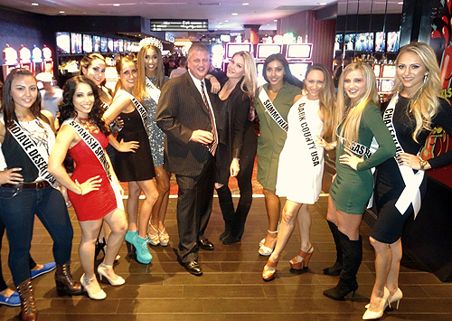 Derek Stevens Shanna Moakler and Miss Nevada USA Contestants