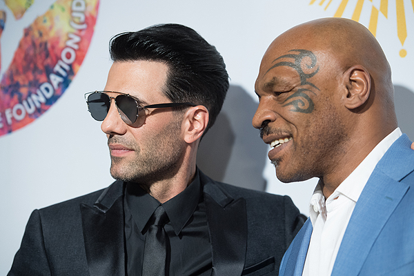 Criss Angel and Mike Tyson on the gold carpet at Criss Angel HELP Sept 12 2016 Tom Donoghue 2