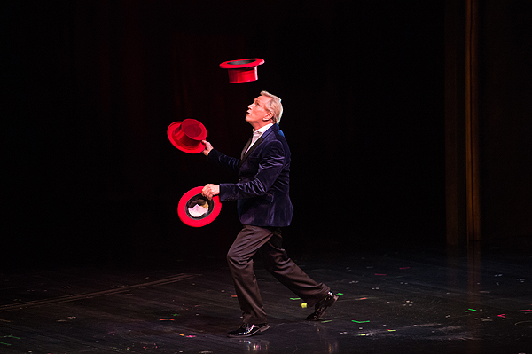 Kris Kremo the worlds greatest juggler performs at Criss Angel HELP Sept 12 2016 Tom Donoghue